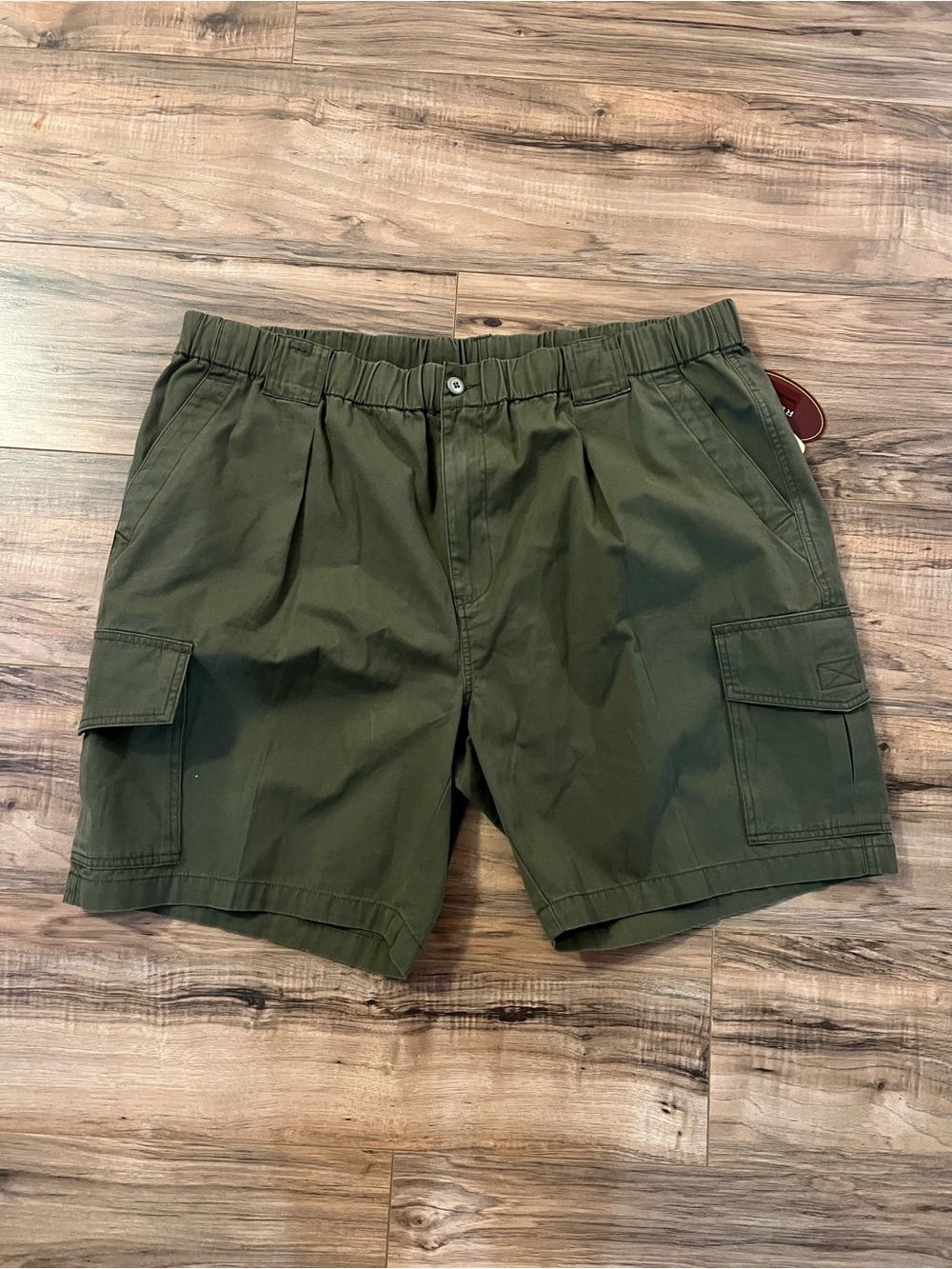 NWT Tommy Bahama Survivor Short Cargo Elastic Waist Moss Green XL